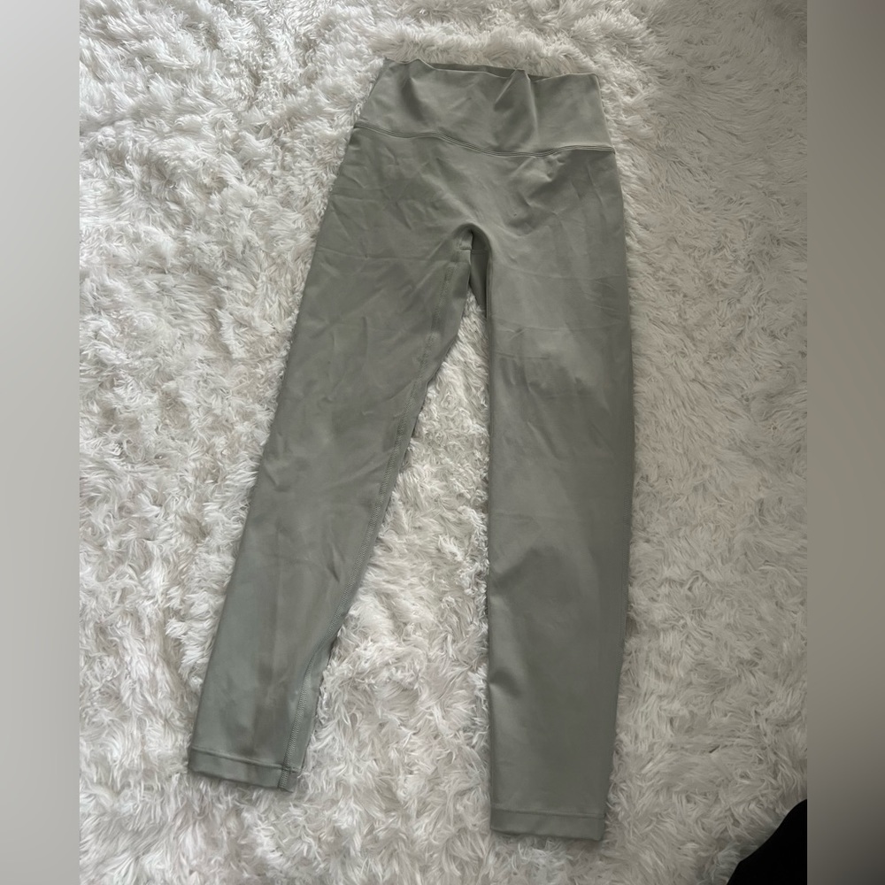 Savvi leggings, medium, light grey color. Basically new!